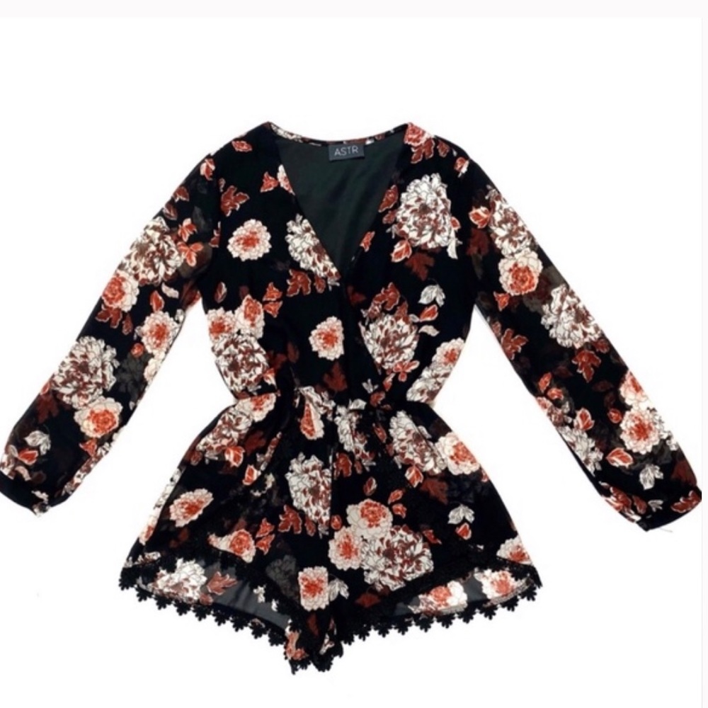 ASTR Floral long sleeve romper